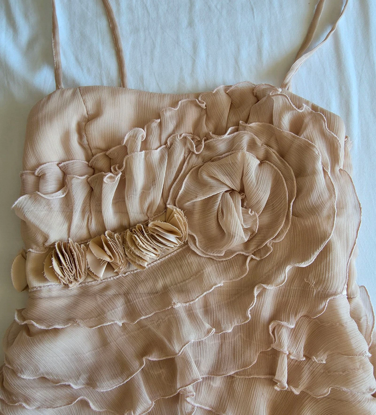 Robe corta nude Patrice Bréal S 36, vestido de noche con volantes y flores – photo 5